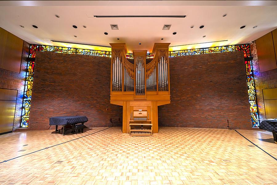 Organ in the Sommer Center