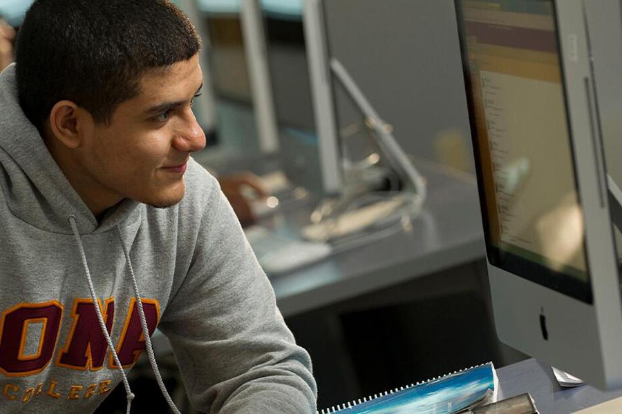 A student works at a computer at the Center for Advising.