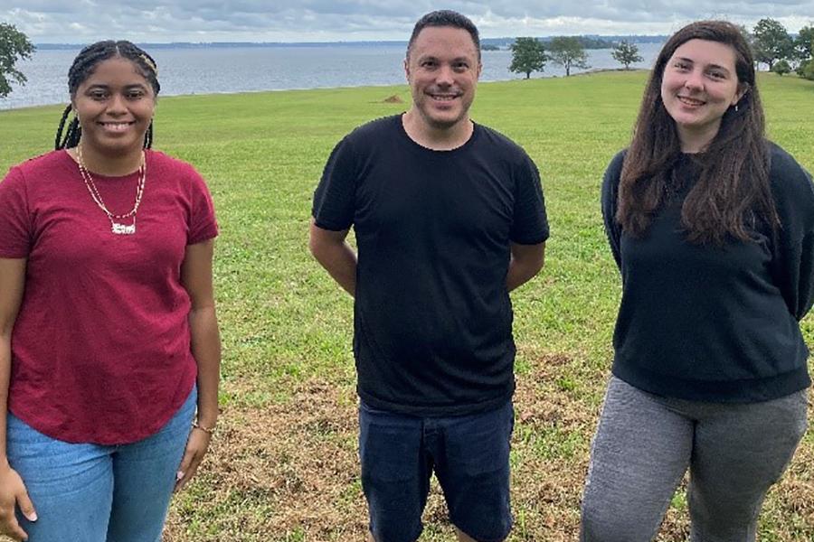 Kalecia Littman ’22, Miguel Braceli and Noelle Heffernan ’22 at Davenport Park in New Rochelle, N.Y.