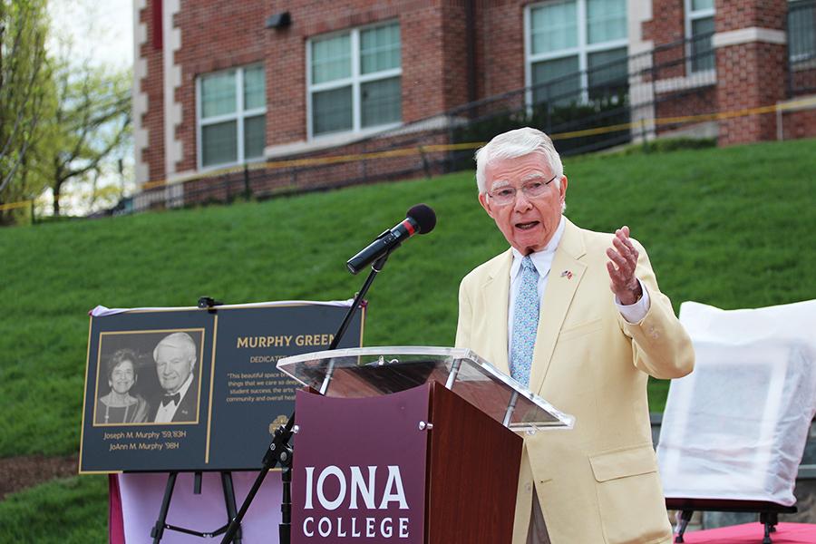 Joe Murphy speaks at the Murphy Green dedication.