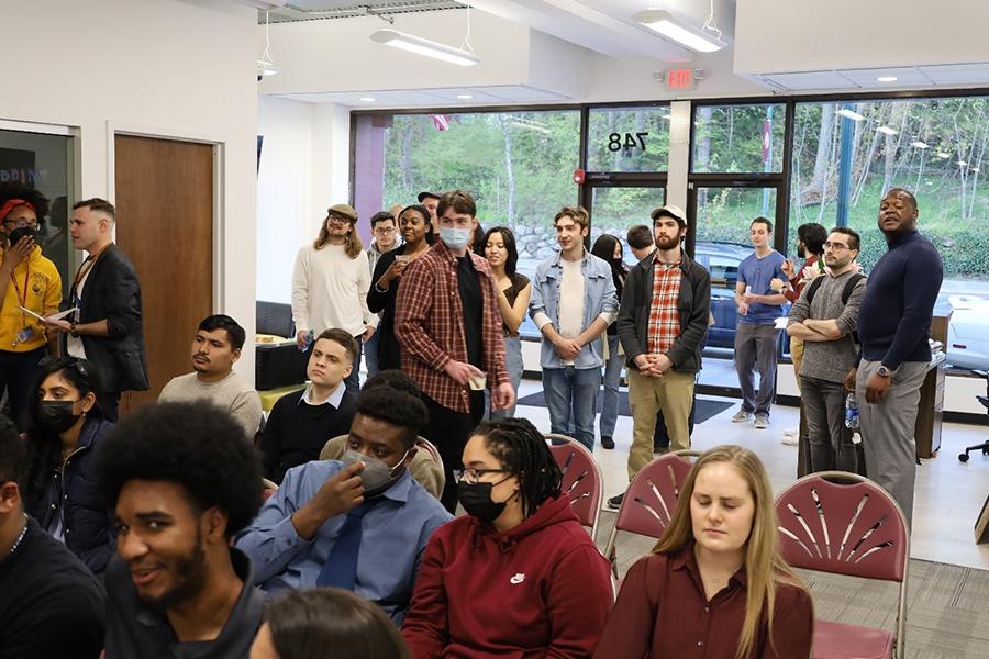 Students mingle at the CS alumni event.