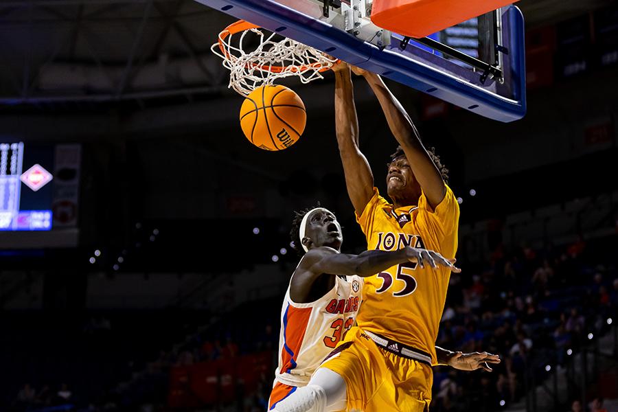 Shema dunking at the 2022 NIT.