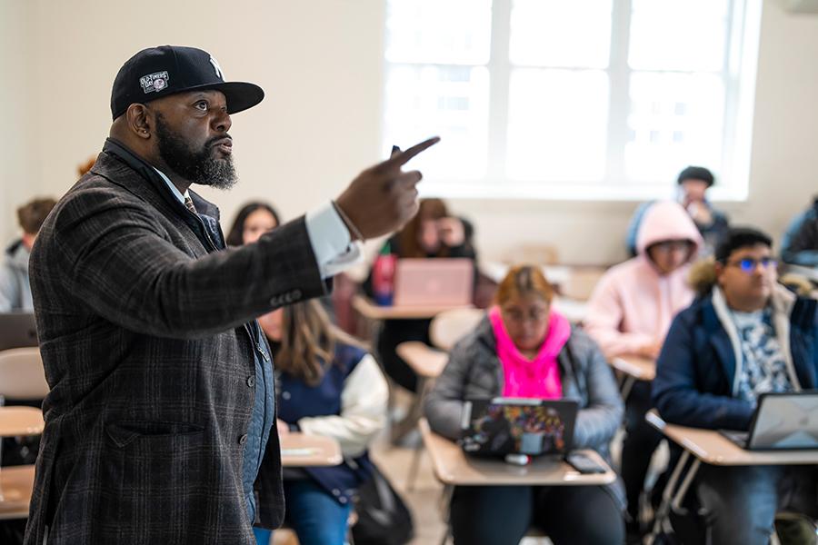 Tyron Pope teaching an undergraduate Criminal Justice course.