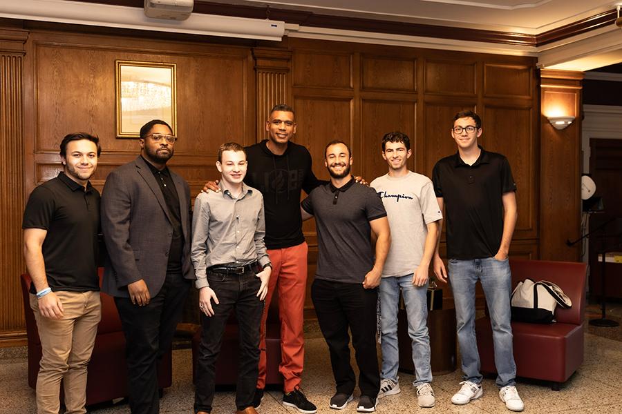 Allan Houston with students.