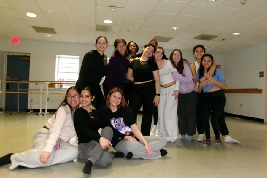 IUDE Spring 2025 Dancers Posing in the Studio