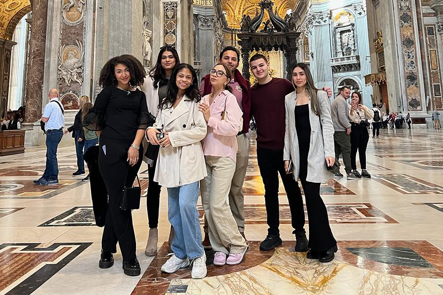 Students in Italy at a plaza. 