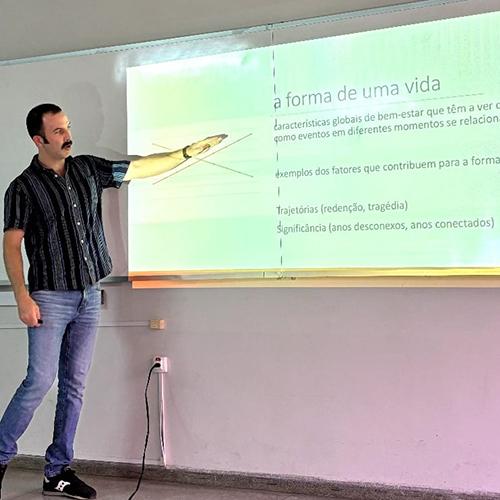 Galen Barry teaching a class.