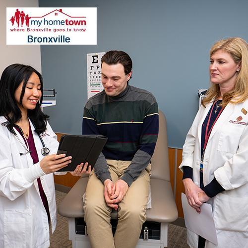 Students and a professor from Ionas's FNP program.