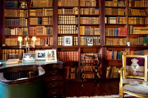 A library in the Westport house.