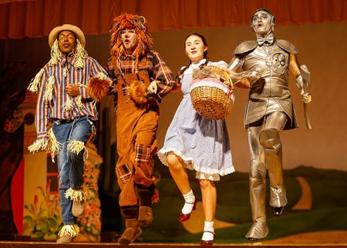 Isabella Ruggiero performing on stage as Dorothy in the Wizard of Oz. 